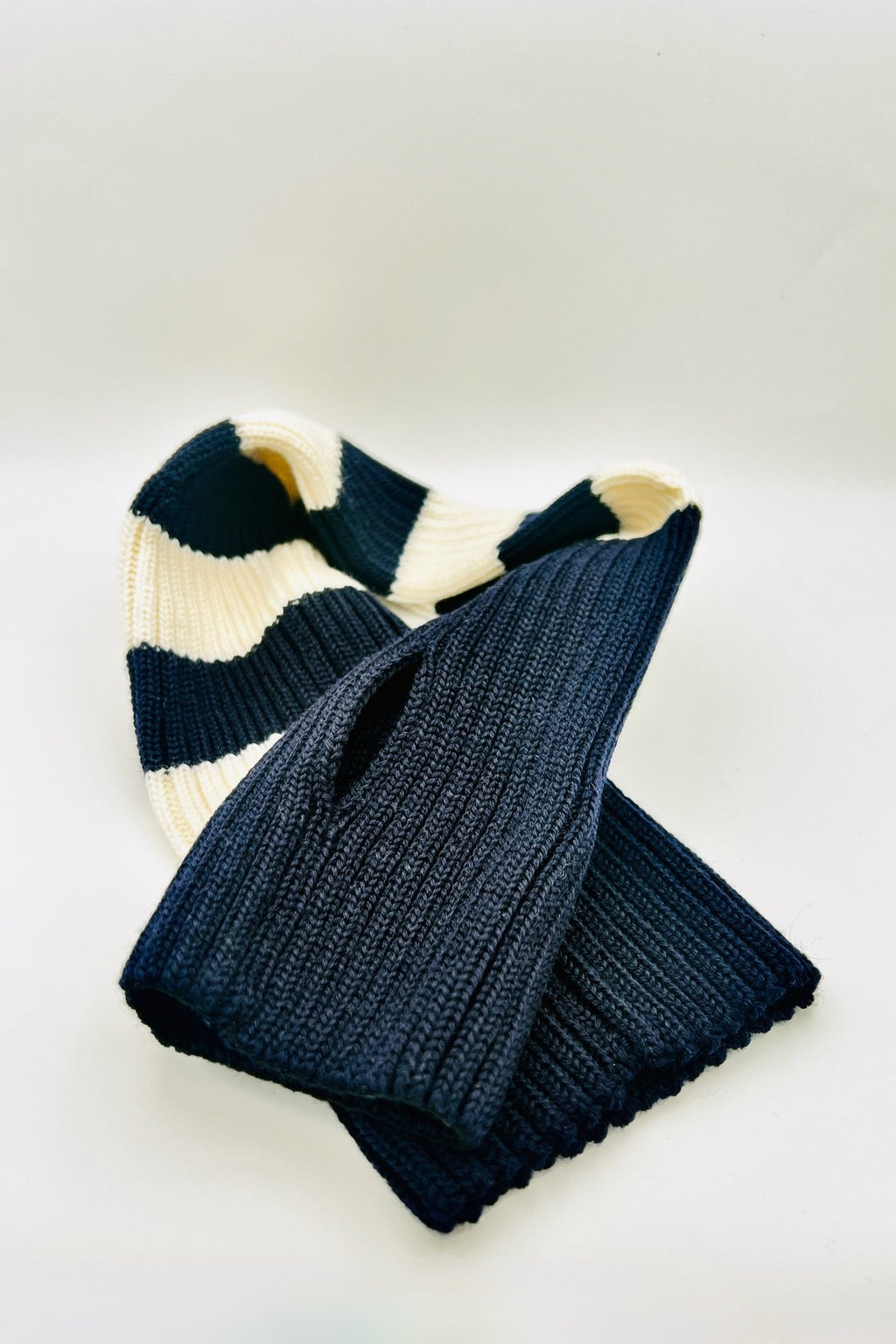 C2 S dark-navy/off-white