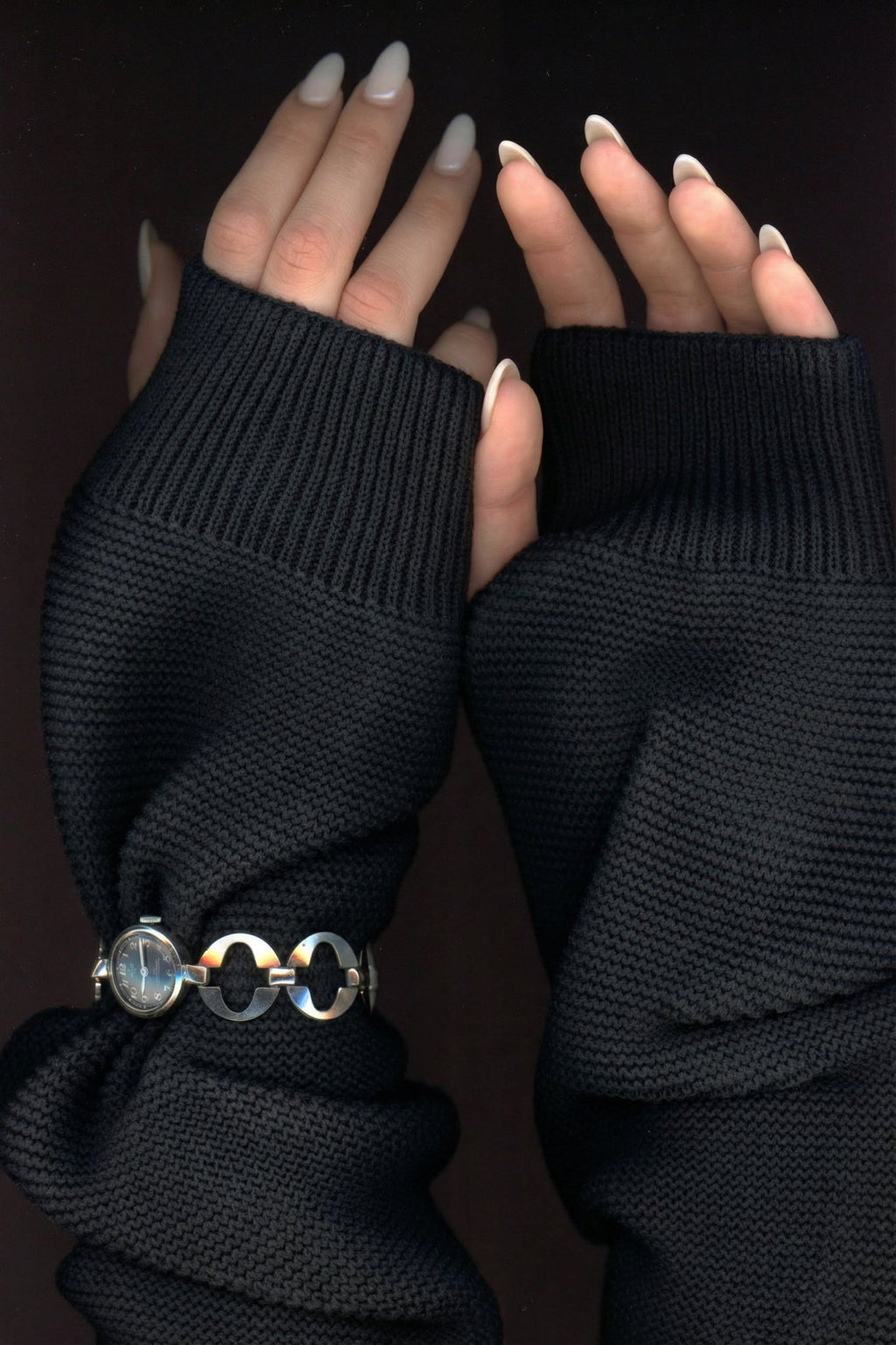 R2 solid-black
